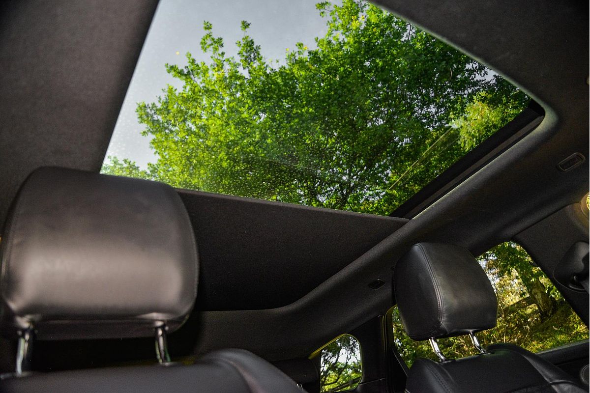 2023 Land Rover Range Rover Evoque P300e R-Dynamic HSE L551