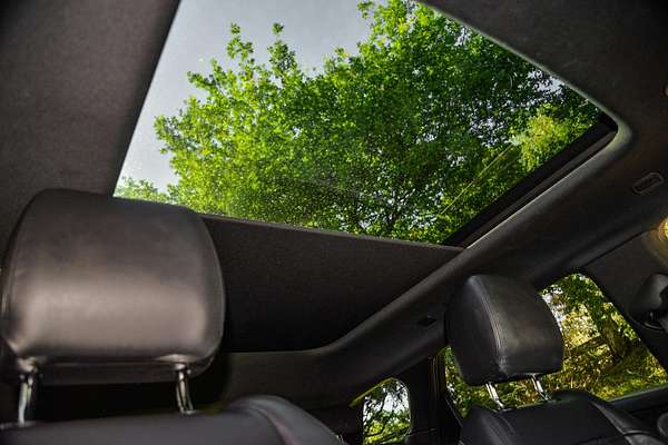 2023 Land Rover Range Rover Evoque P300e R-Dynamic HSE L551