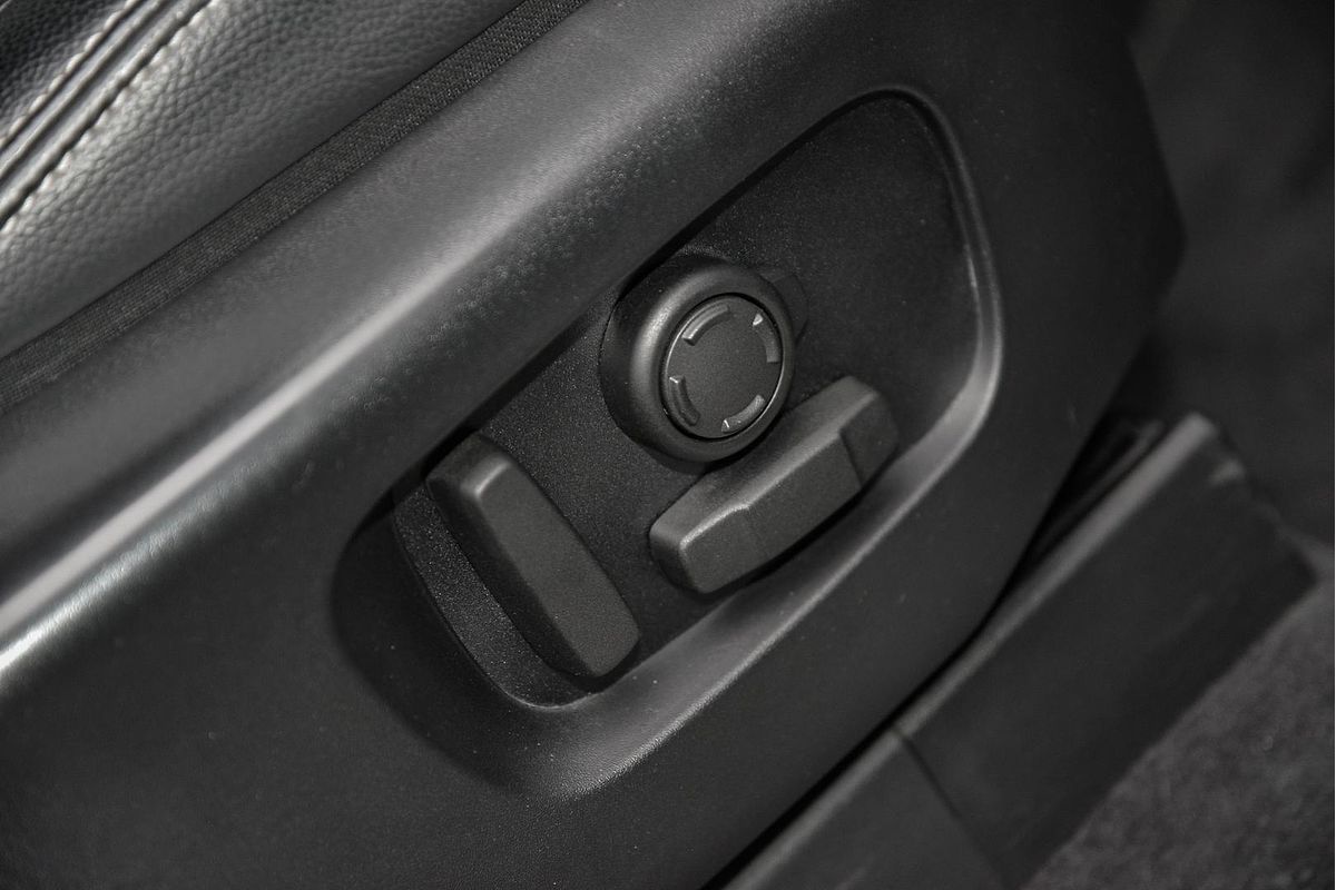 2023 Land Rover Discovery P360 R-Dynamic SE Series 5