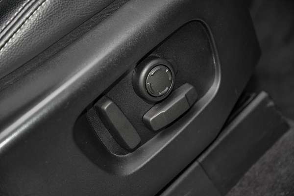 2023 Land Rover Discovery P360 R-Dynamic SE Series 5