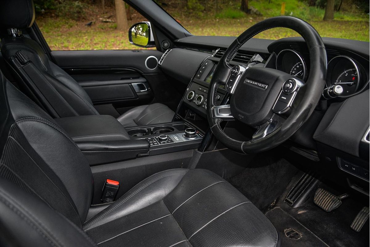 2020 Land Rover Discovery SD6 SE Series 5