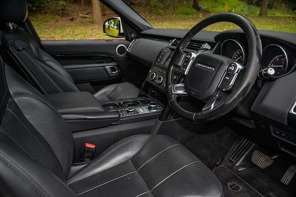 2020 Land Rover Discovery SD6 SE Series 5