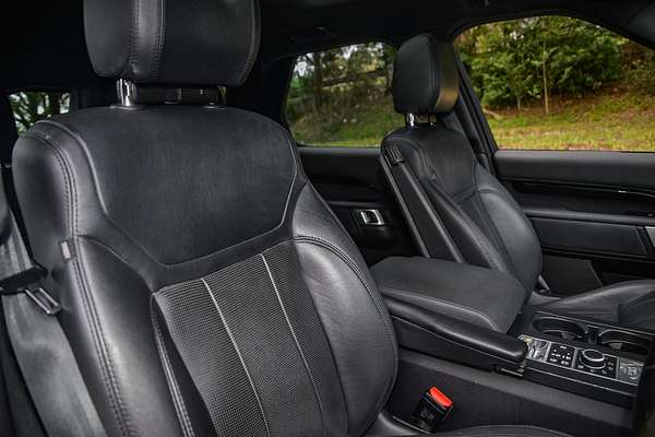 2020 Land Rover Discovery SD6 SE Series 5