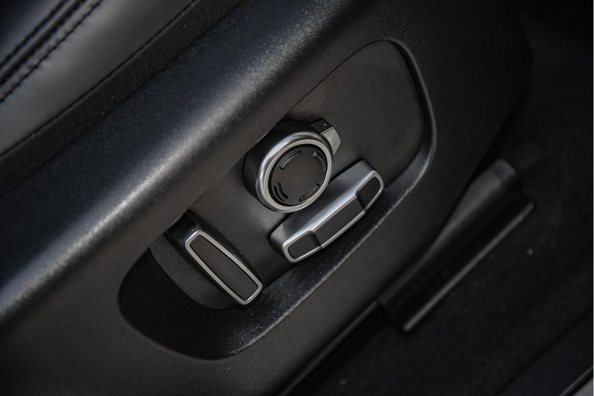 2023 Land Rover Range Rover Evoque P300e R-Dynamic HSE L551