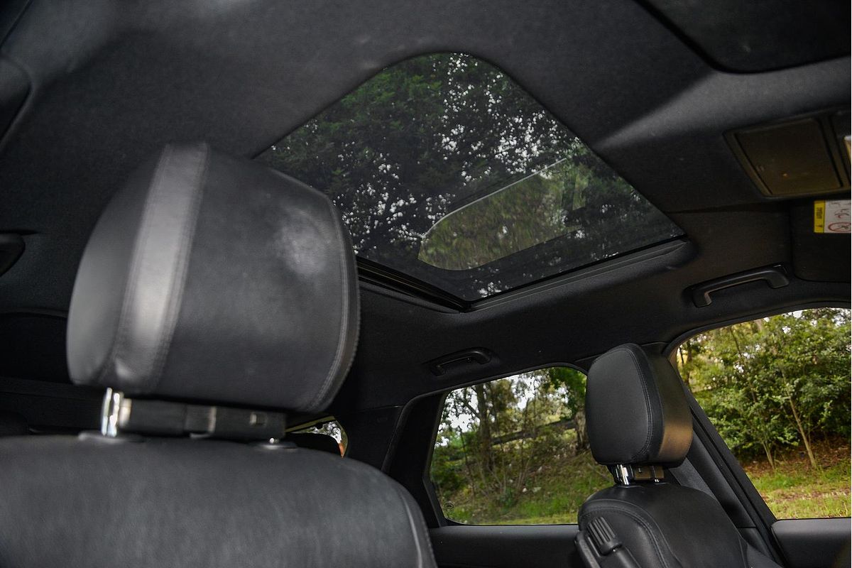 2020 Land Rover Discovery SD6 SE Series 5