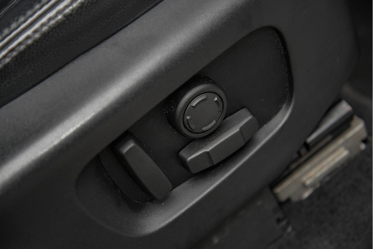 2020 Land Rover Discovery SD6 SE Series 5