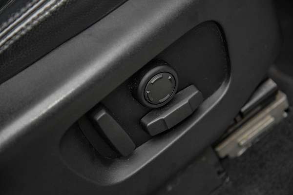 2020 Land Rover Discovery SD6 SE Series 5