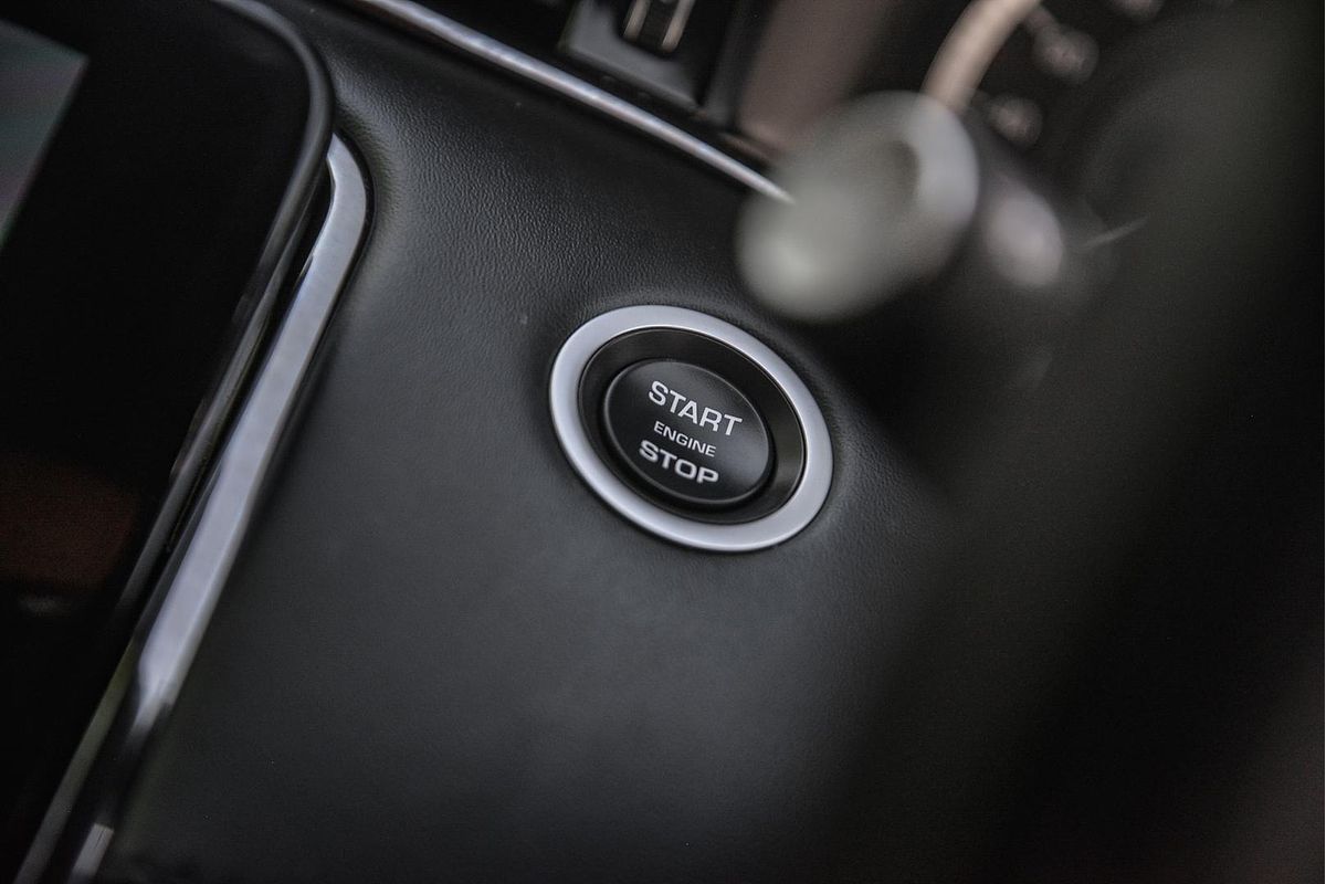 2023 Land Rover Range Rover Evoque P300e R-Dynamic HSE L551