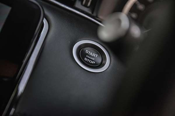 2023 Land Rover Range Rover Evoque P300e R-Dynamic HSE L551