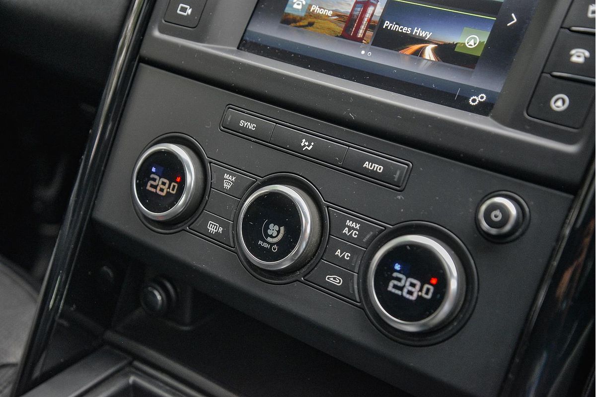 2020 Land Rover Discovery SD6 SE Series 5