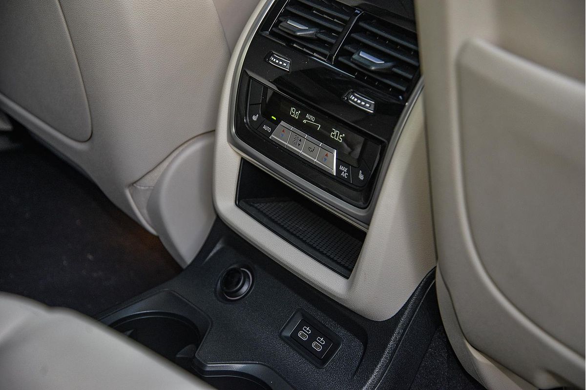 2023 BMW X7 xDrive40d Design Pure Excellence G07 LCI