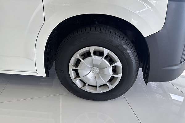 2024 Toyota Hiace GDH320R ELWB High Roof