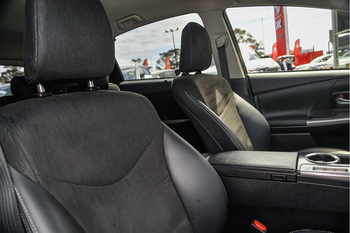 2019 Toyota Prius V ZVW40R