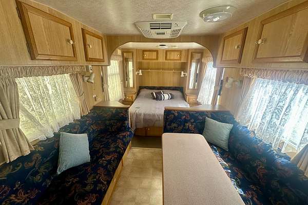 2001 Royal Flair VAN ROYCE SERIES 2