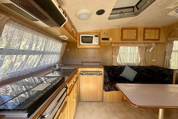 2001 Royal Flair VAN ROYCE SERIES 2