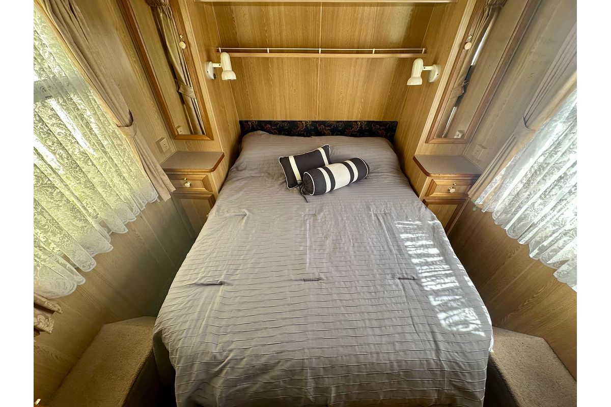 2001 Royal Flair VAN ROYCE SERIES 2