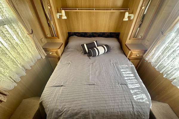 2001 Royal Flair VAN ROYCE SERIES 2