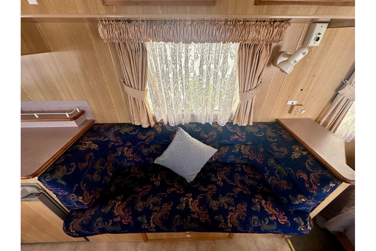 2001 Royal Flair VAN ROYCE SERIES 2