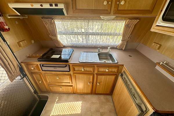 2001 Royal Flair VAN ROYCE SERIES 2