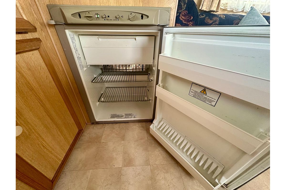 2001 Royal Flair VAN ROYCE SERIES 2