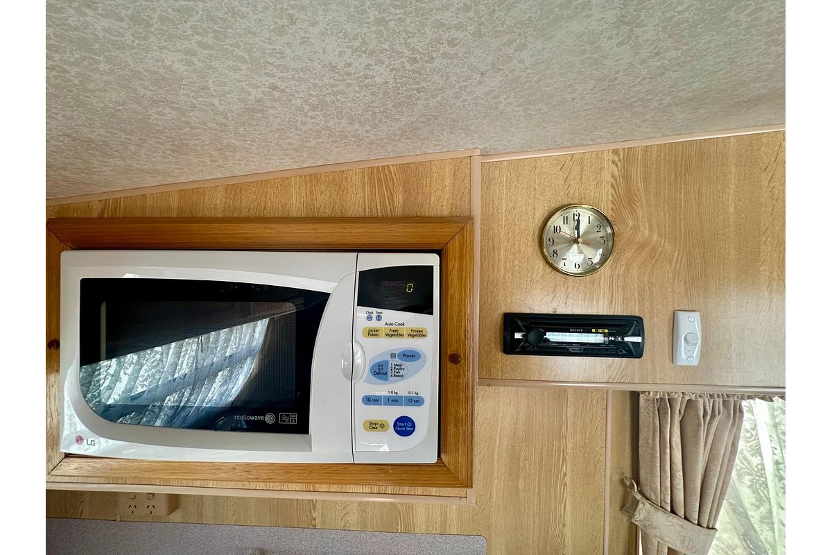 2001 Royal Flair VAN ROYCE SERIES 2