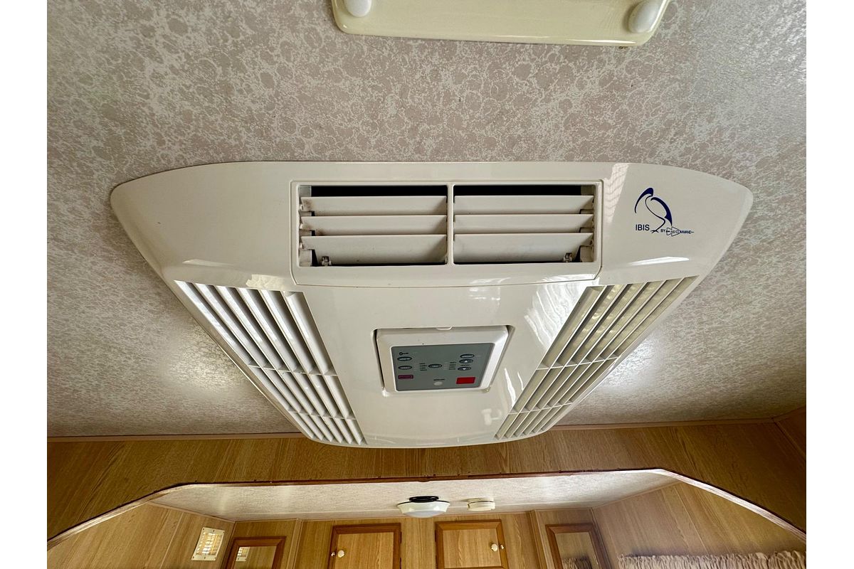 2001 Royal Flair VAN ROYCE SERIES 2