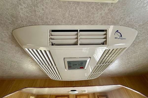 2001 Royal Flair VAN ROYCE SERIES 2