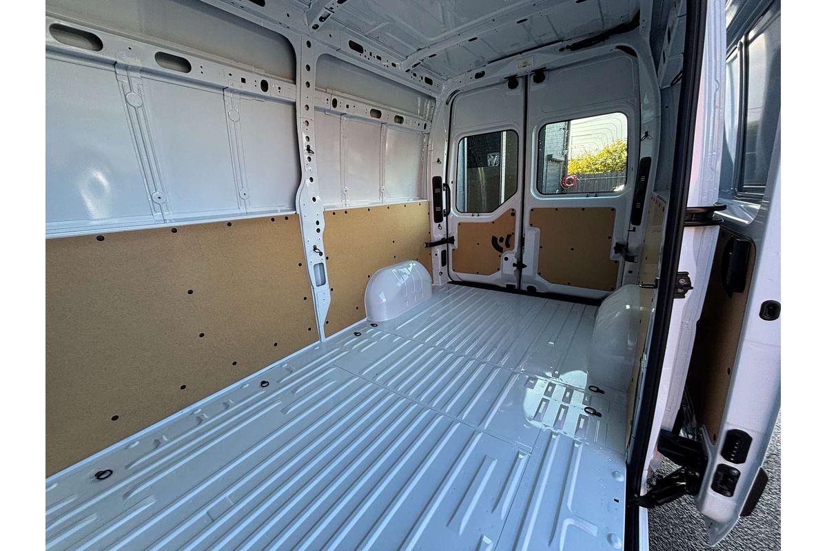 2025 Renault Master Pro 110kW X62 Phase 2 MWB Mid Roof