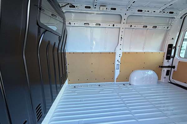 2025 Renault Master Pro 110kW X62 Phase 2 MWB Mid Roof
