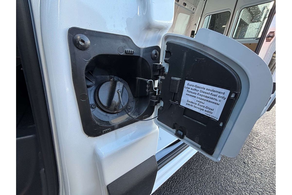 2025 Renault Master Pro 110kW X62 Phase 2 MWB Mid Roof