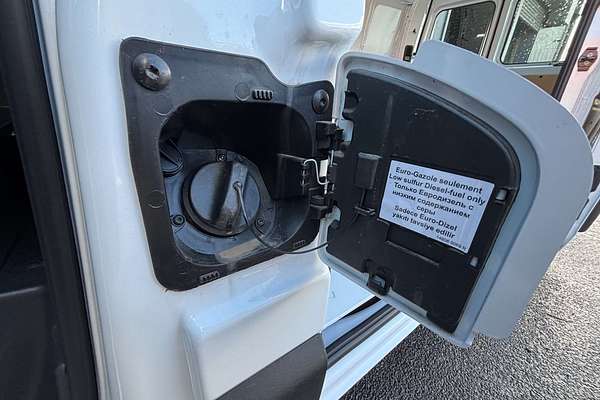 2025 Renault Master Pro 110kW X62 Phase 2 MWB Mid Roof