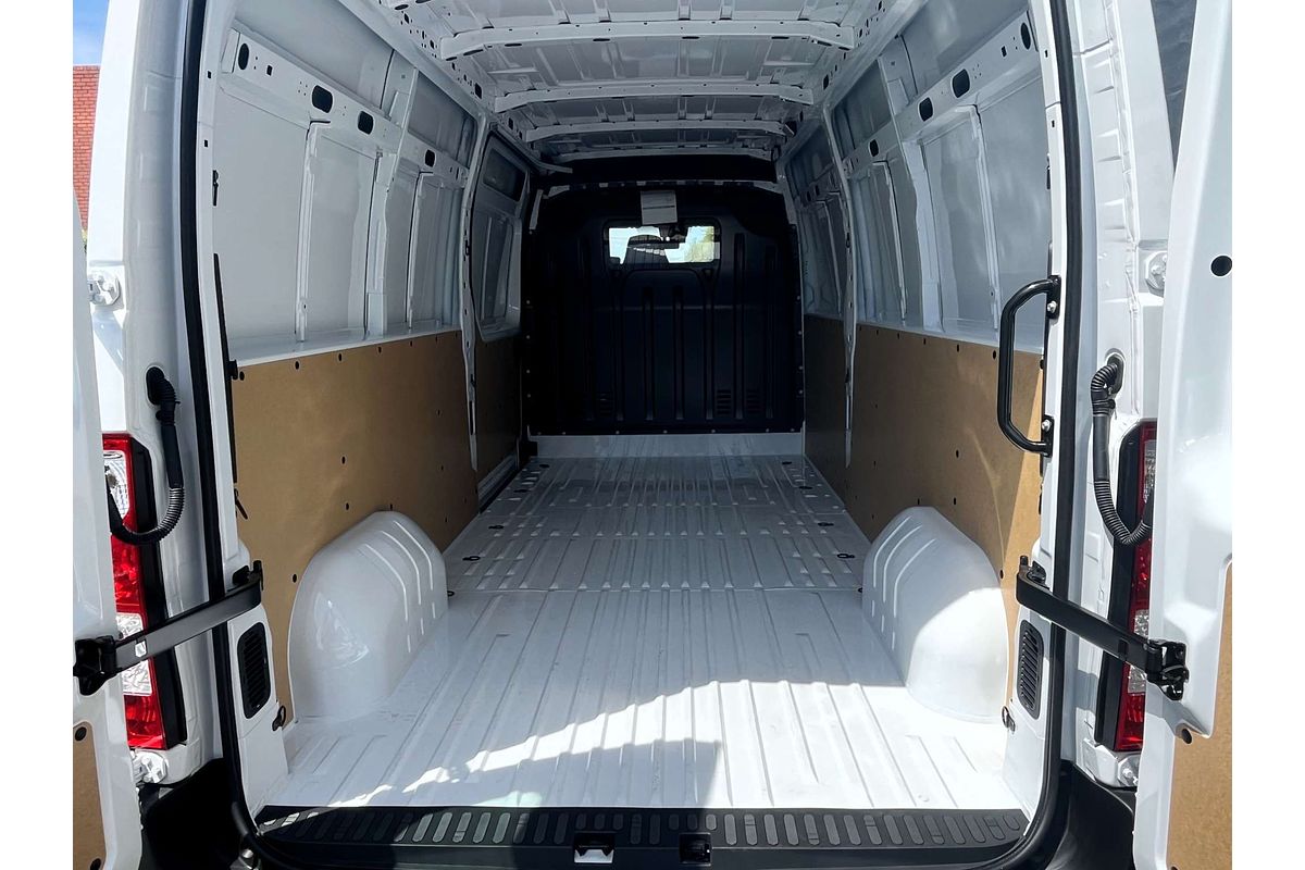 2025 Renault Master Pro 110kW X62 Phase 2 LWB Mid Roof