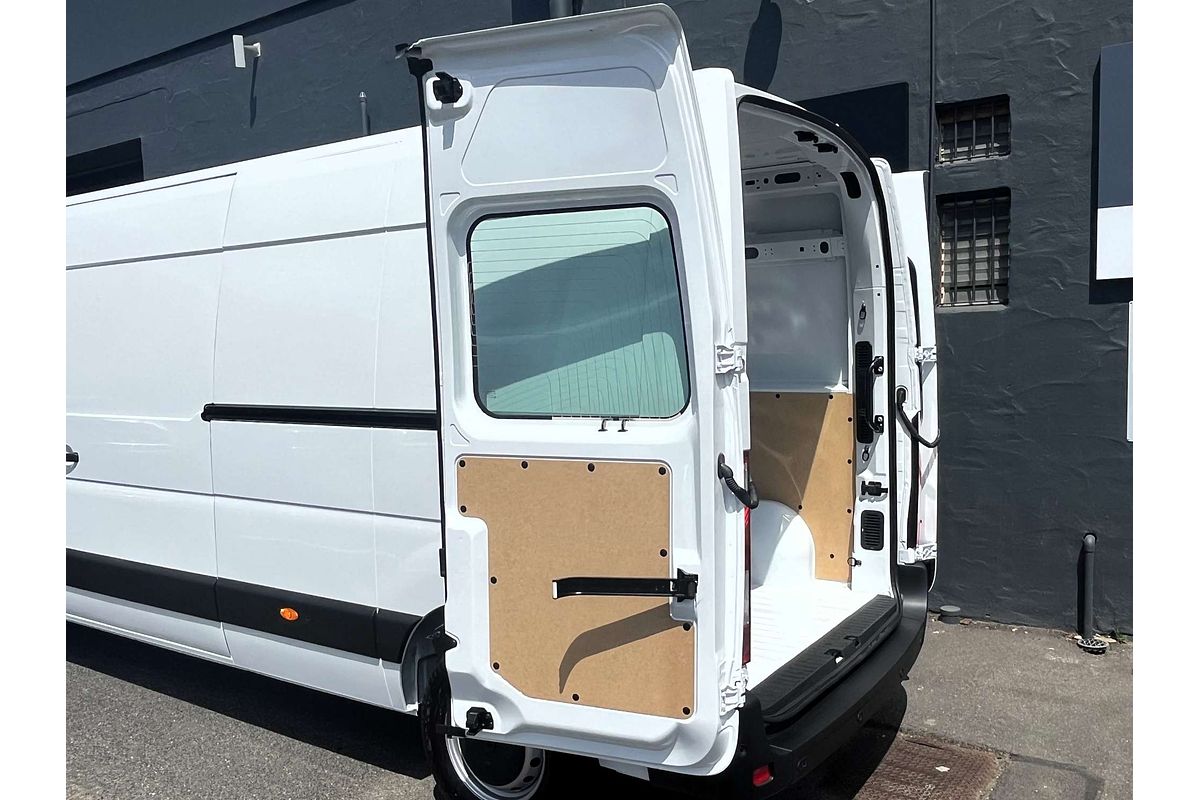 2025 Renault Master Pro 110kW X62 Phase 2 LWB Mid Roof