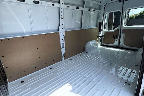 2025 Renault Master Pro 110kW X62 Phase 2 LWB Mid Roof
