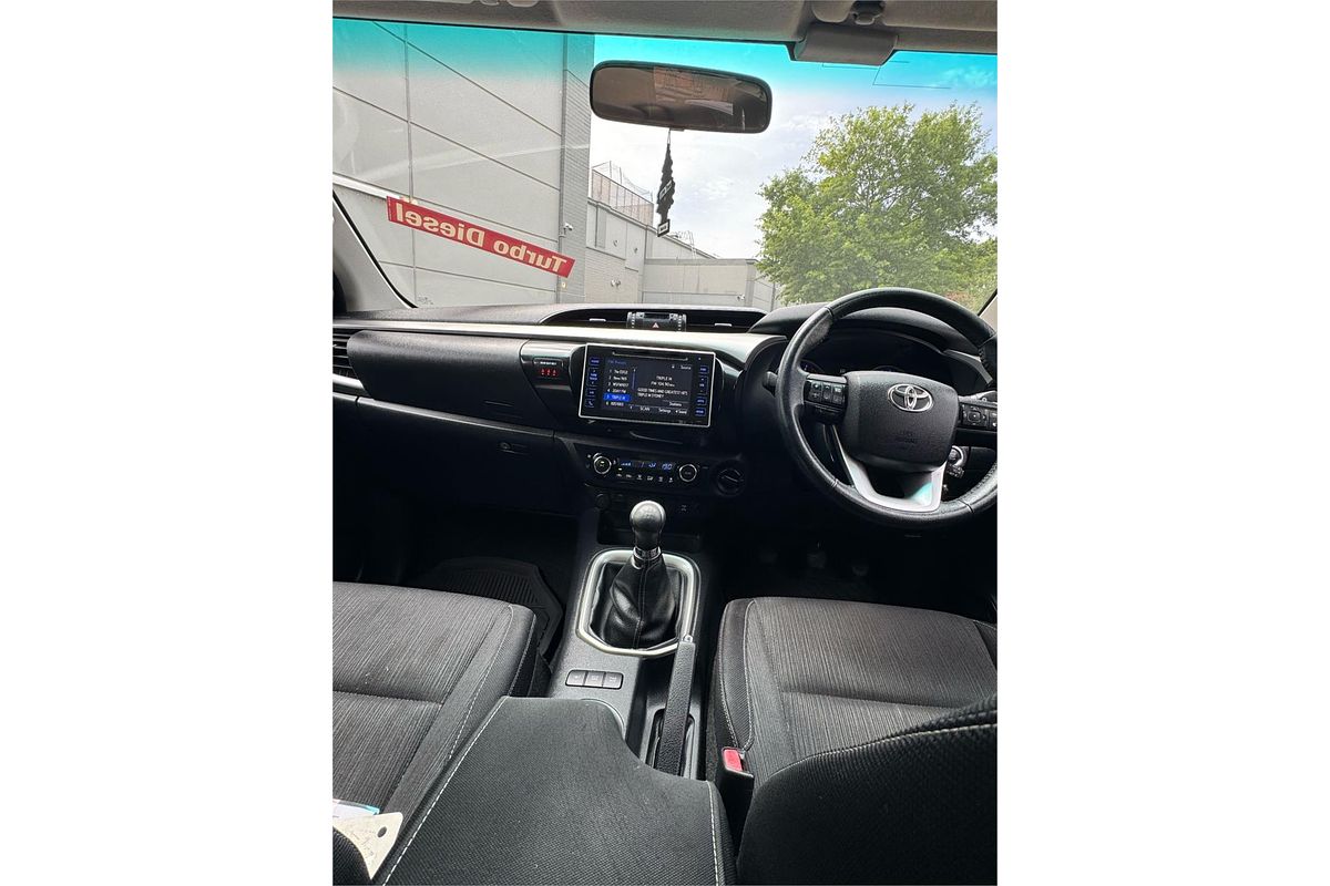 2015 Toyota Hilux SR5 GUN126R