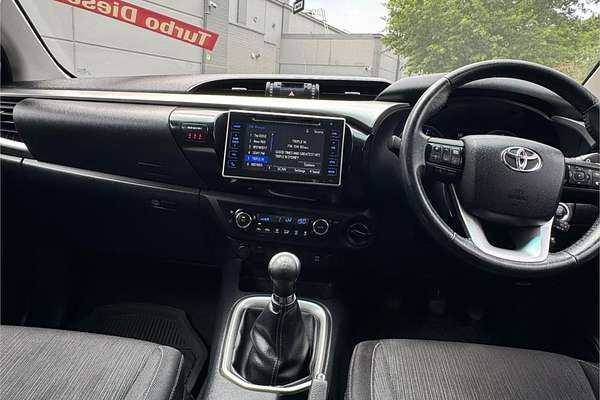 2015 Toyota Hilux SR5 GUN126R