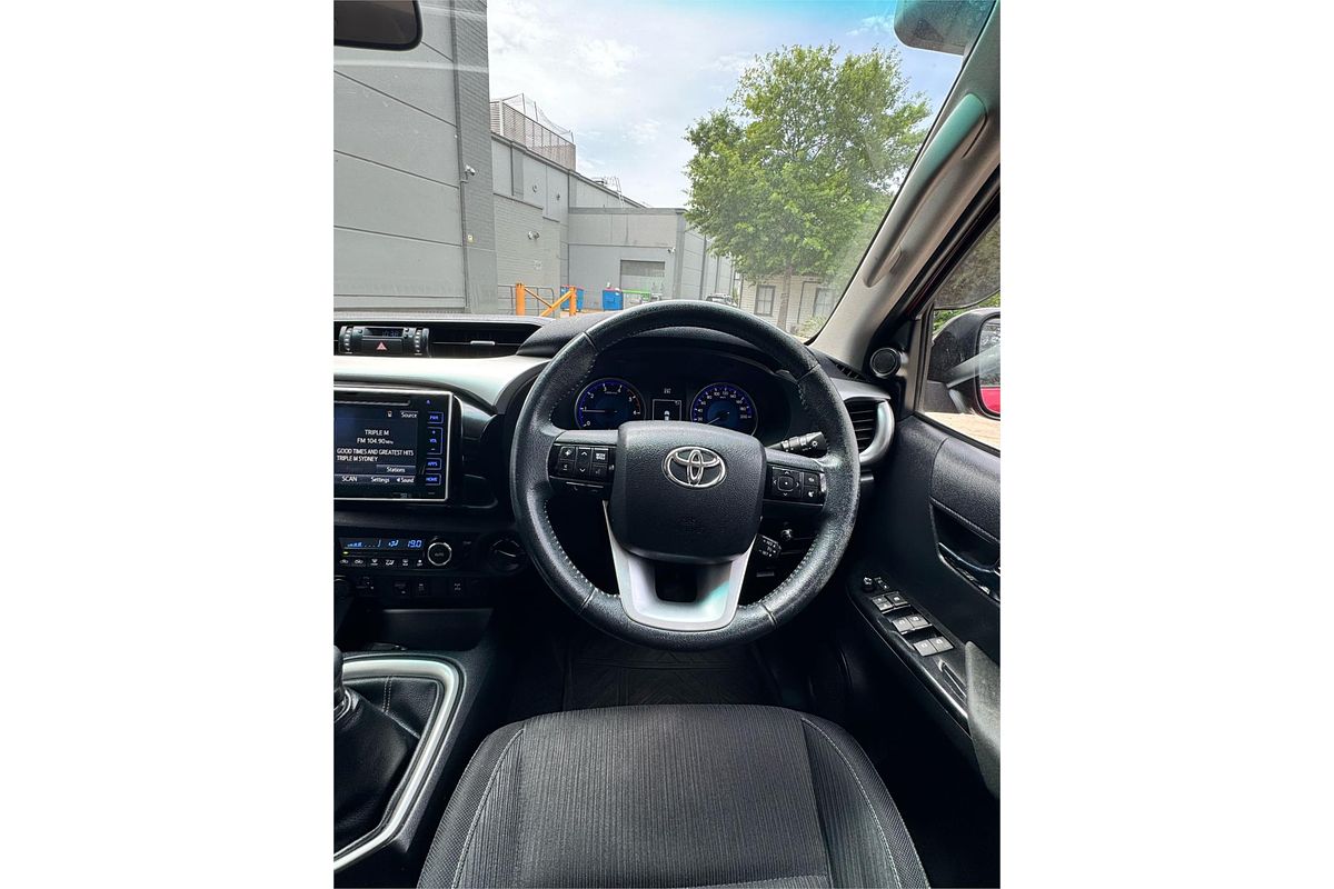 2015 Toyota Hilux SR5 GUN126R