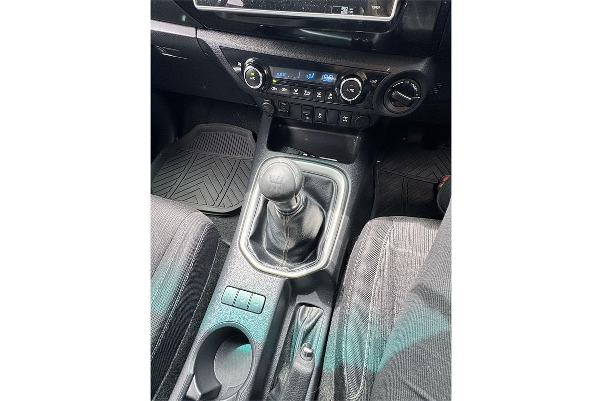 2015 Toyota Hilux SR5 GUN126R