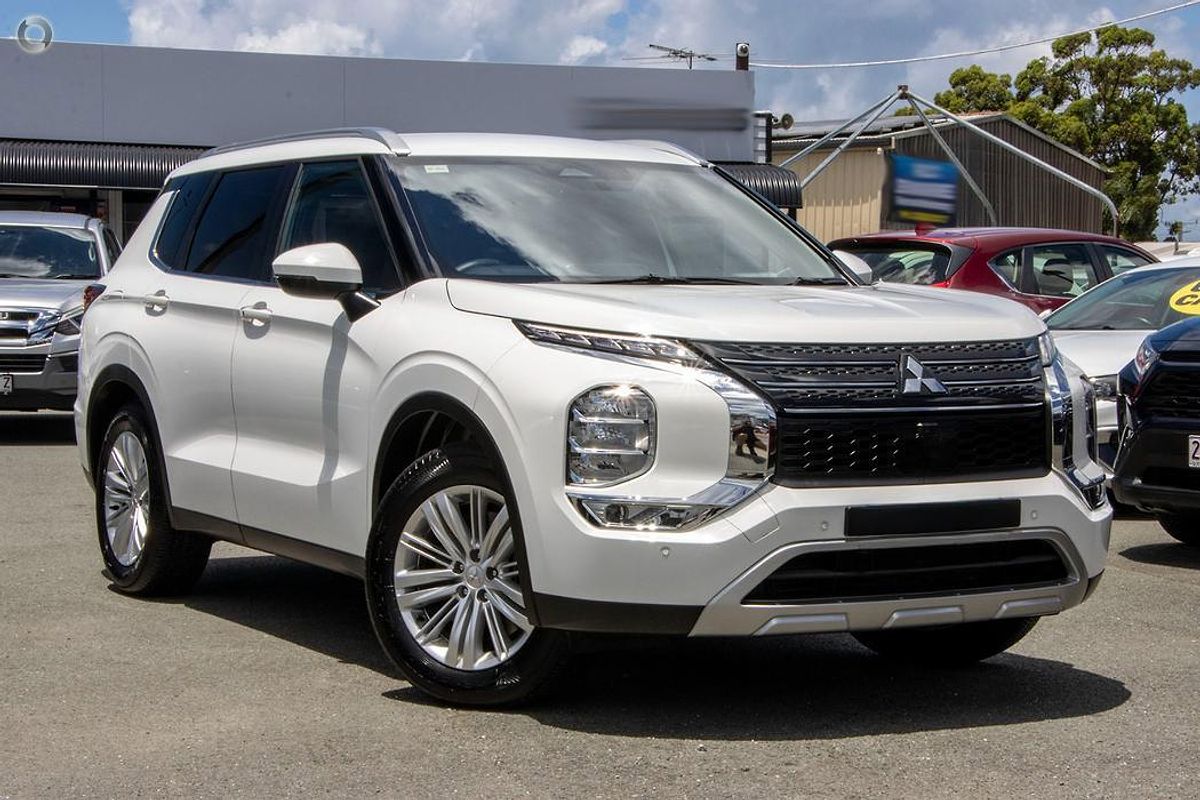 2024 Mitsubishi Outlander LS ZM