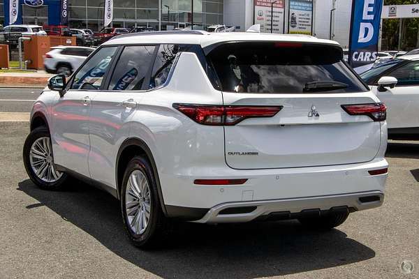 2024 Mitsubishi Outlander LS ZM