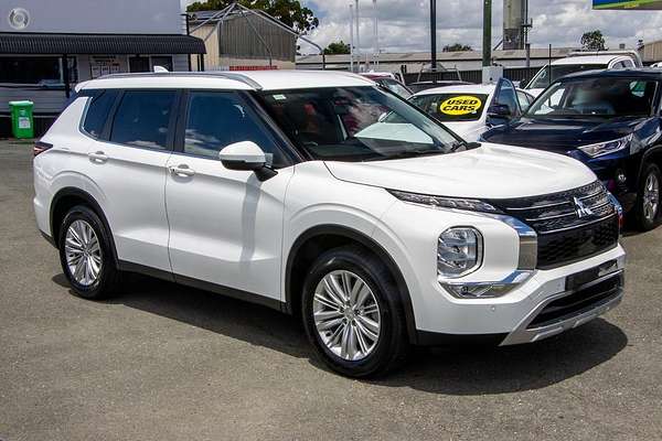 2024 Mitsubishi Outlander LS ZM