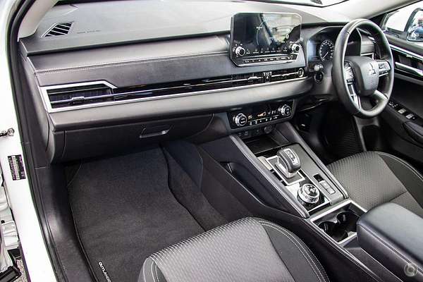 2024 Mitsubishi Outlander LS ZM