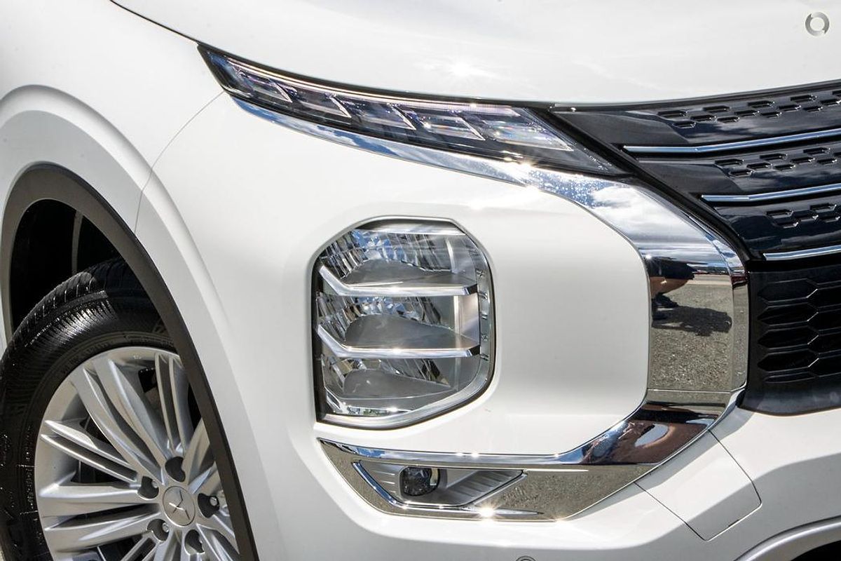 2024 Mitsubishi Outlander LS ZM