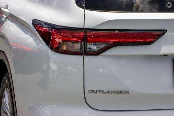 2024 Mitsubishi Outlander LS ZM