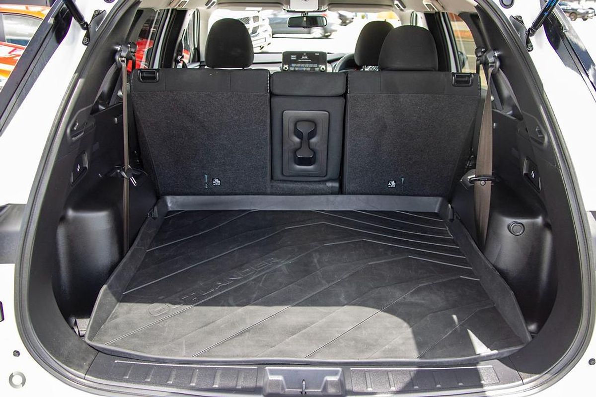 2024 Mitsubishi Outlander LS ZM