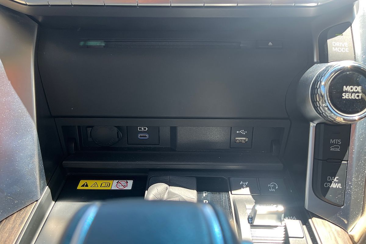 2024 Toyota Landcruiser VX FJA300R