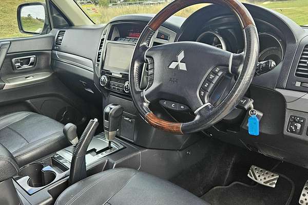 2015 Mitsubishi Pajero Exceed NX