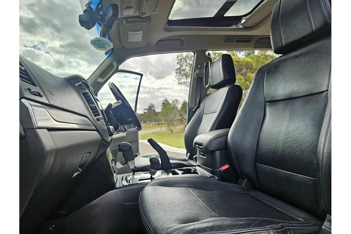 2015 Mitsubishi Pajero Exceed NX