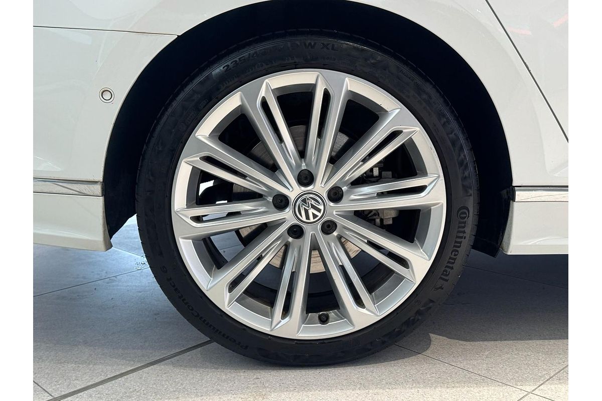 2018 Volkswagen Passat 206TSI R-Line B8