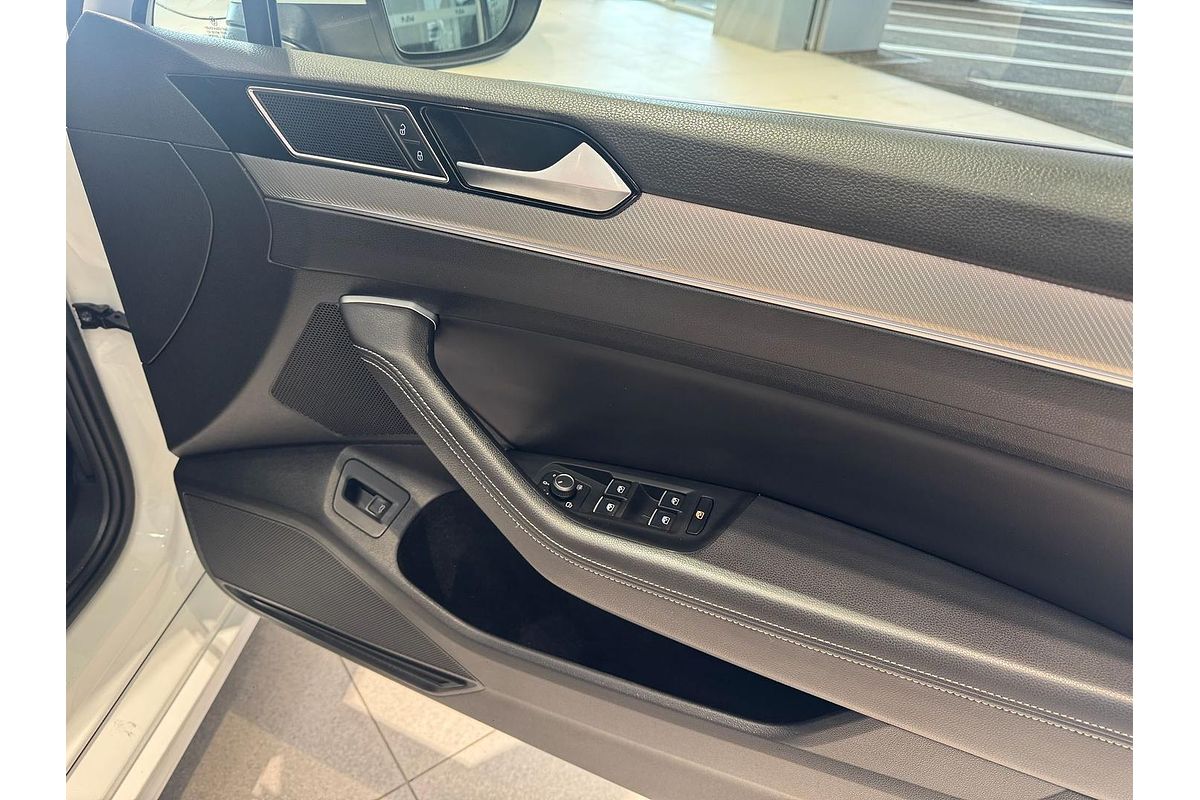 2018 Volkswagen Passat 206TSI R-Line B8